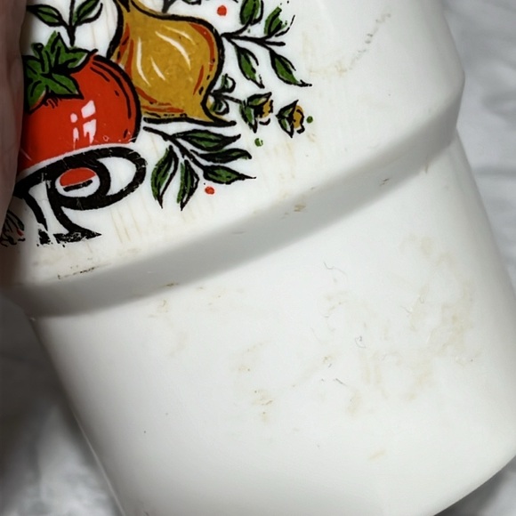 Mushroom salt and pepper 70s shakers plastic by sterilite some signs of wear - Picture 11 of 12